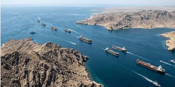 الحرس الثوري: 35 سفينة عبرت مضيق هرمز خلال الـ24 ساعة الماضية