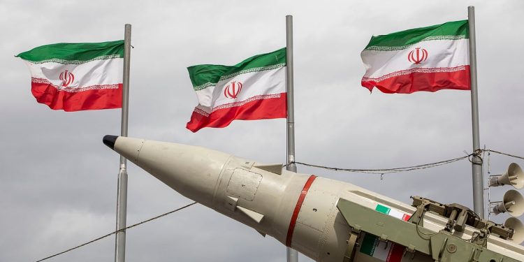 الحرس الثوري الإيراني: استهدفنا القاعدة الأمريكية التي انطلق منها الهجوم على بندر عباس