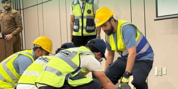 الدفاع المدني ينفذ برامج تدريبية للمتطوعين المشاركين بموسم الحج