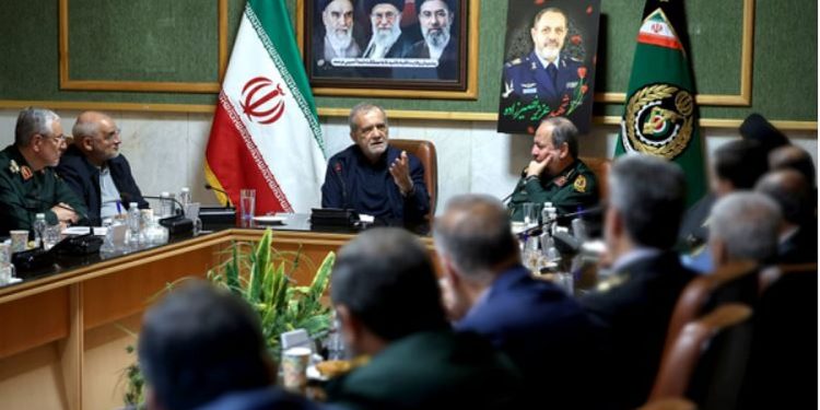 الرئيس الإيراني: الاقتدار الدفاعي للبلاد رهن باستعداد وجهود القوات المسلحة