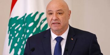 الرئيس اللبناني: الجيش سيبقى الضامن الوحيد للأمن الوطني والسيادة الإقليمية