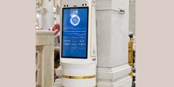 الروبوتات والذكاء الاصطناعي تثري التجربة الدينية لحجاج بيت الله الحرام