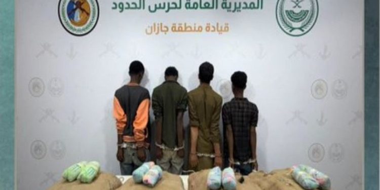 القبض على 4 من الجنسيتين الإثيوبية واليمنية لتهريبهم 80 كيلوجرامًا من القات بجازان