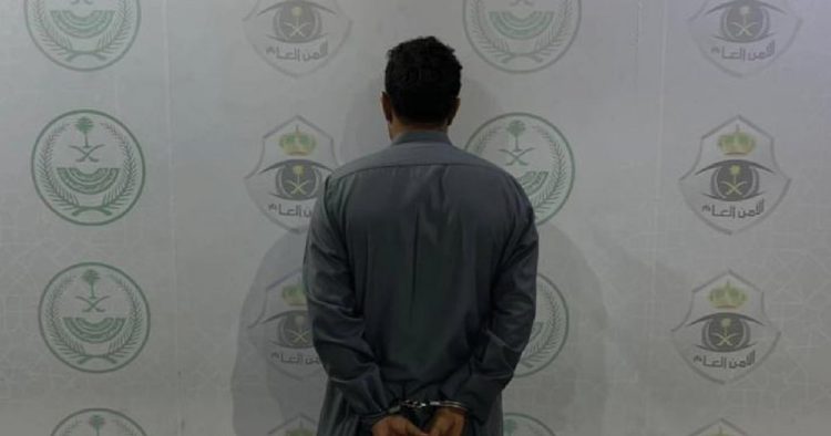 القبض على مقيم يمني ارتكب عمليات نصب بإصدار تصاريح مزورة بدخول العاصمة المقدسة