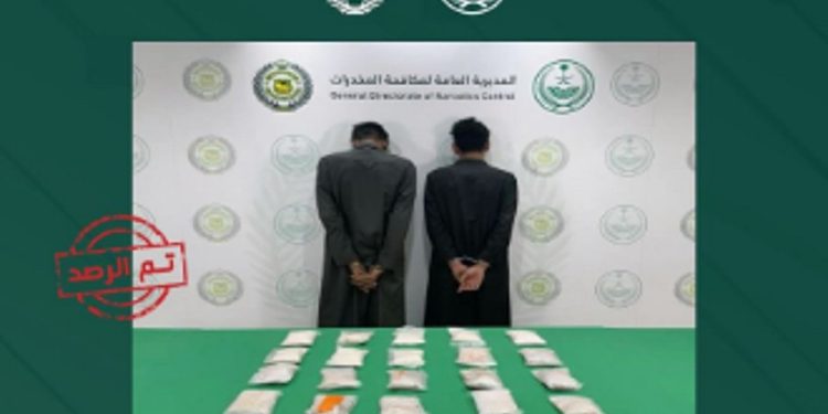 القبض على مواطنين في تبوك لترويجهما 24 ألف قرص من الإمفيتامين المخدر