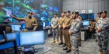 المدير العام لحرس الحدود يزور مركز القيادة والسيطرة لأمن الحج