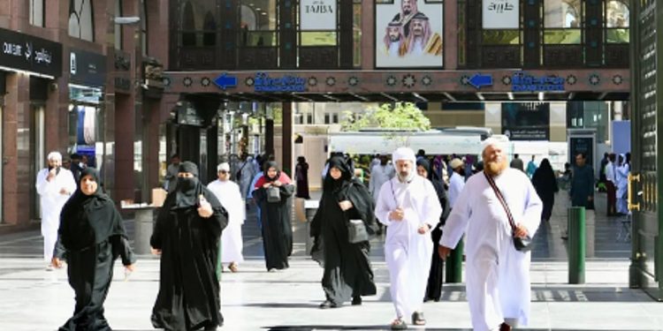 المدينة المنورة تودّع ضيوف الرحمن المتجهين إلى المشاعر المقدسة وتستقبل زوار الداخل