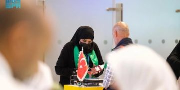 المرأة السعودية.. قلب التنظيم في رحلة ضيوف الرحمن
