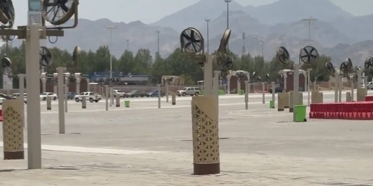 بعد يوم عرفة.. جهود مكثفة لتنظيف وتهيئة محيط جبل الرحمة