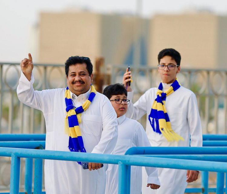 توافد جماهير النصر والهلال على استاد الأول بارك
