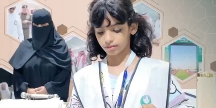 توق القحطاني.. طفلة بسن التاسعة تستقبل الحجاج بالقهوة السعودية والهدايا