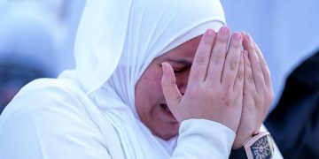 جبل الرحمة يرسم ملحمة الدعاء والخشوع وسط منظومة خدمات متكاملة