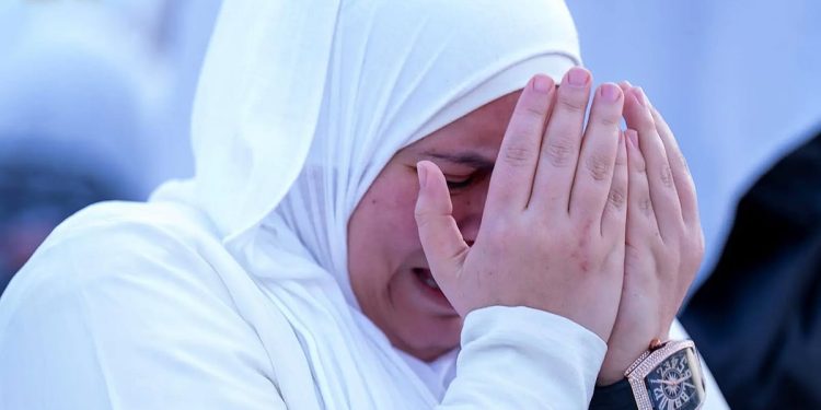 جبل الرحمة يرسم ملحمة الدعاء والخشوع وسط منظومة خدمات متكاملة