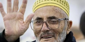 حاج مغربي يناهز الـ100 عام يغادر لأداء مناسك الحج عبر مبادرة «طريق مكة»