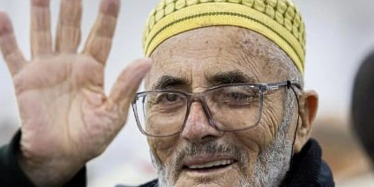 حاج مغربي يناهز الـ100 عام يغادر لأداء مناسك الحج عبر مبادرة «طريق مكة»