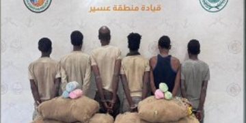 حرس الحدود بعسير يقبض على 6 إثيوبيين لتهريبهم 120 كيلوجرامًا من القات المخدر