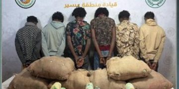 حرس الحدود بعسير يقبض على 6 إثيوبيين لتهريبهم 90 كيلوجرامًا من القات المخدر