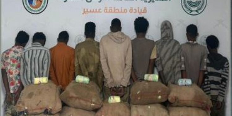 حرس الحدود بعسير يقبض على 9 إثيوبيين لتهريبهم 180 كيلو جراما من القات المخدر