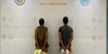 حرس الحدود بعسير يقبض على يمنيين لتهريبهما 40 كيلوجرامًا من القات المخدر