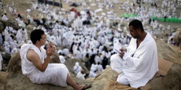 «خدمات المستفيدين بالحج والعمرة»: مركز الاتصال الموحد يوصل المعلومات الصحيحة لضيوف الرحمن بـ11 لغة
