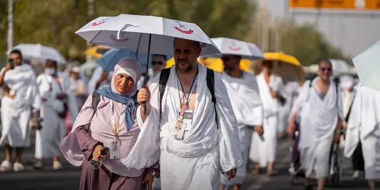 خلال أداء مناسك الحج.. 4 خطوات للتعامل مع علامات الإجهاد الحراري