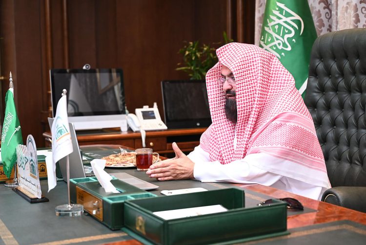 رئيس الشؤون الدينية يدشّن مركز "أحكام وآداب الزيارة" بالمسجد النبوي