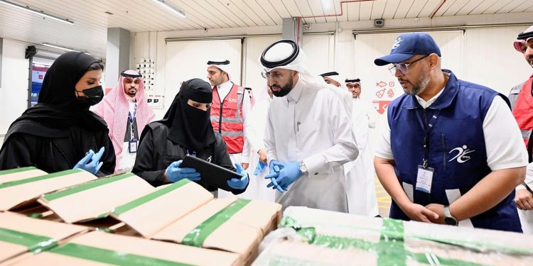 رئيس «الغذاء والدواء» يتفقد استعدادات الهيئة للحج في مكة المكرمة والشرقية