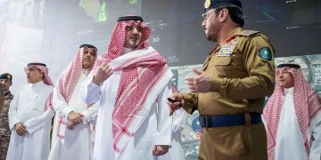 رئيس لجنة الحج العليا يتفقد وحدات الدفاع المدني في مشعر منى