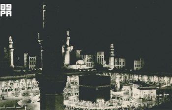 رحلة إضاءة المسجد الحرام من القناديل للكهرباء