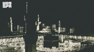 رحلة إضاءة المسجد الحرام من القناديل للكهرباء