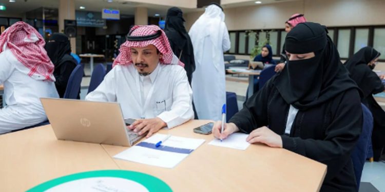 زوجان يحولان قلق أسر أطفال السكري إلى ابتكار تقني بجامعة القصيم