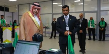 سفير المملكة لدى كوت ديفوار يتفقّد صالة مبادرة «طريق مكة» في مطار أبيدجان الدولي
