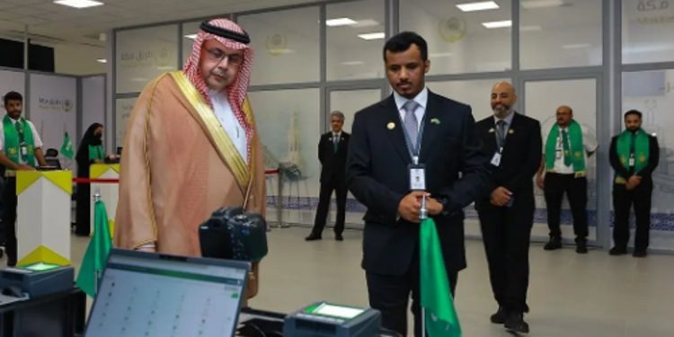 سفير المملكة لدى كوت ديفوار يتفقّد صالة مبادرة «طريق مكة» في مطار أبيدجان الدولي