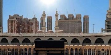 سماء مكة تشهد تعامد الشمس على الكعبة المشرفة