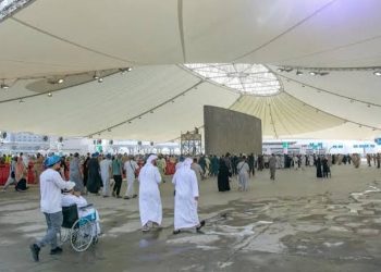 ضيوف برنامج خادم الحرمين الشريفين يغادرون مشعر منى بعد إتمام رمي الجمرات