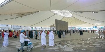 ضيوف برنامج خادم الحرمين الشريفين يغادرون مشعر منى بعد إتمام رمي الجمرات