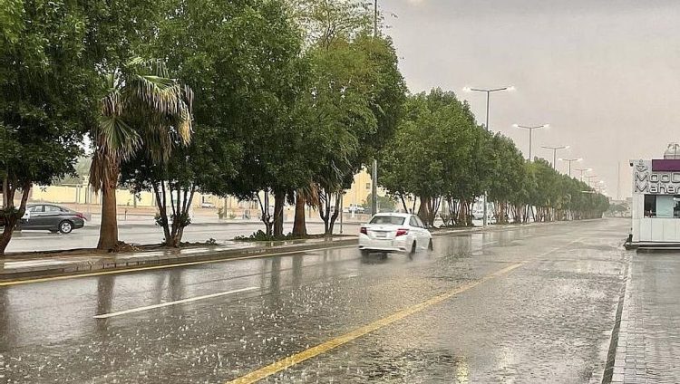 طقس الإثنين.. أمطار رعدية تؤدي إلى جريان السيول على عدة مناطق