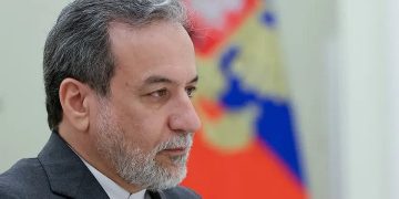 «عراقجي»: الولايات المتحدة هي المصدر الرئيسي لانعدام الأمن في مضيق هرمز