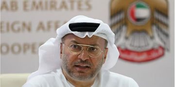 «قرقاش»: نثمن رسائل التضامن الخليجية والعربية والدولية مع الإمارات في مواجهة الهجوم الإيراني الغاشم