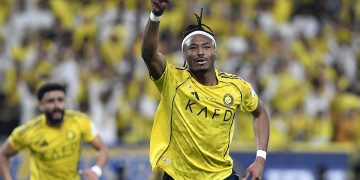 قمة «دوري روشن».. النصر يتقدم على الهلال بهدف سيماكان في الشوط الأول