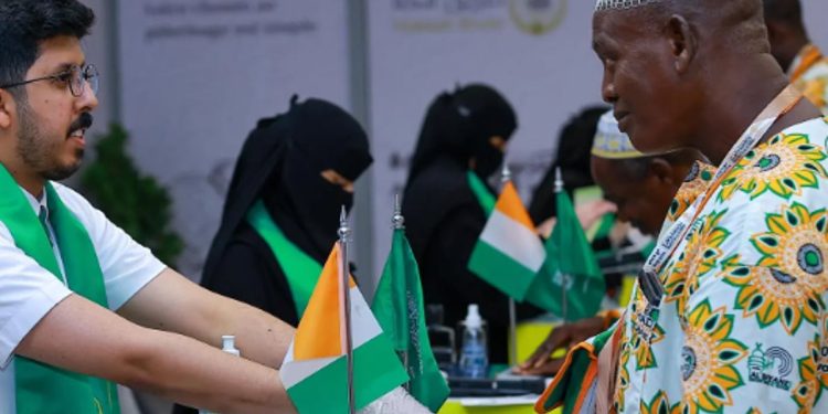كوادر سعودية مميزة تسهم في تسهيل إجراءات حجاج كوت ديفوار