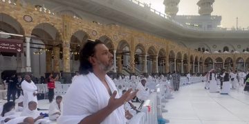 لحظات روحانية.. حجاج بيت الله الحرام يعيشون مشاعر مؤثرة بعد طواف القدوم