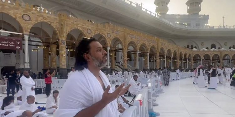 لحظات روحانية.. حجاج بيت الله الحرام يعيشون مشاعر مؤثرة بعد طواف القدوم