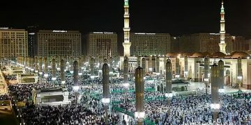 مبادرة «حفاوة» تُثري تجربة قاصدي المسجد النبوي بالبرامج الإرشادية والهدايا التذكارية