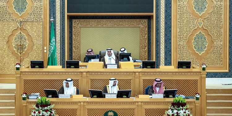 مجلس الشورى يدعو لدراسة إقرار حوافز خاصة لتوجيه حاملي الإقامة المميزة للاستثمار بمختلف مناطق المملكة 