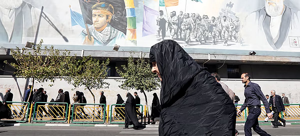 محلل سياسي: إيران تواجه ضغوطا اقتصادية متصاعدة أثرت على صناعة القرار