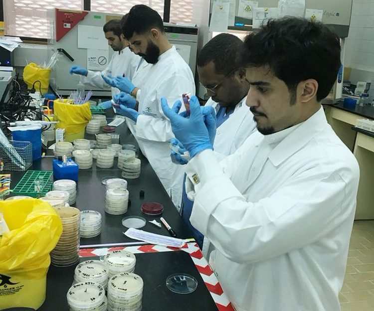 «مختبرات الغذاء والدواء»: استعدادات مكثفة وتشغيل مستمر لدعم سلامة ضيوف الرحمن خلال موسم الحج