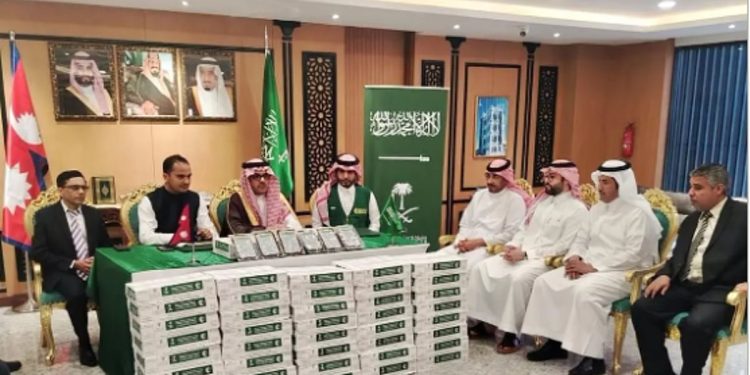 مركز الملك سلمان للإغاثة يسلّم 25 طنًا من التمور هدية المملكة لـ«نيبال»