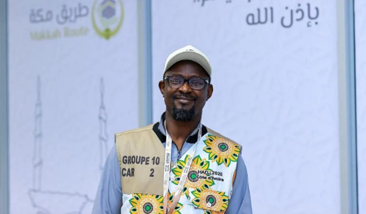 من إمامة المسجد إلى «طريق مكة».. الإيفواري إدريس كوني يروي رحلة الشوق إلى الحج