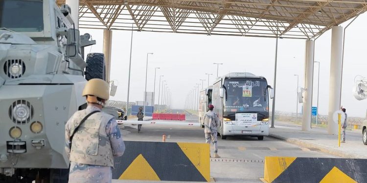 منفذ جديدة عرعر يستقبل الحجاج القادمين برًا من العراق بمنظومة تشغيل متكاملة